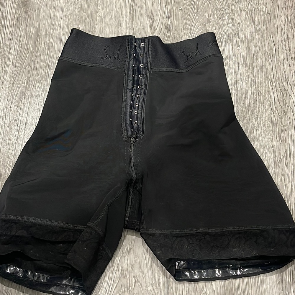 Sol Beauty and care compression short
